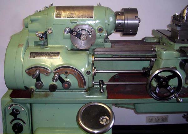 1612п, 1612в Фото токарно-гвинторізного верстата Фото токарно-гвинторізного верстата 1612п, 1612в